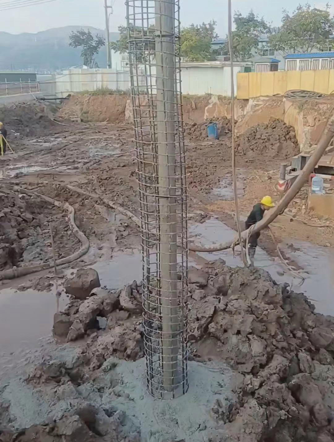 信阳师河区长螺旋钻孔压灌桩